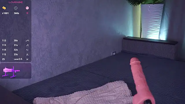 LipDipTalk's cam snapshot