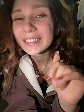 QuitieLia live sex cam