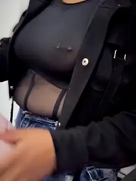 -Mia1's cam snapshot