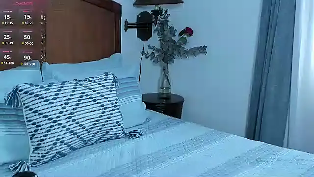 Christine_35's cam snapshot