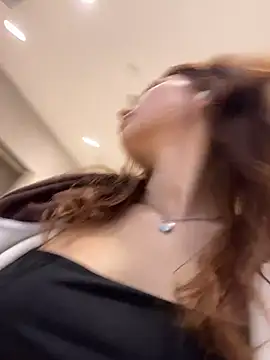 QuitieLia live sex cam