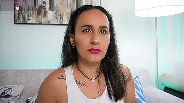 Sara_Charmy's cam snapshot