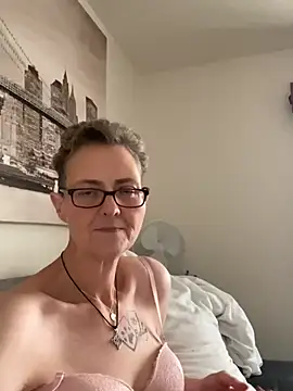 Curvy-Jinx's cam snapshot