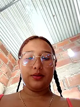 young_dairy01's cam snapshot