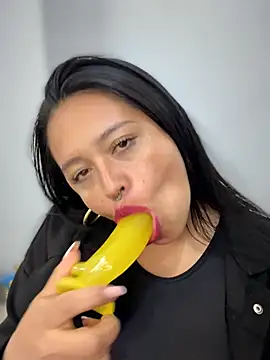 -Mia1's cam snapshot