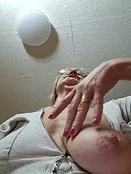 gentleblonde's cam snapshot