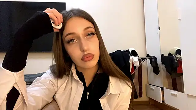 CutieWorm's cam snapshot