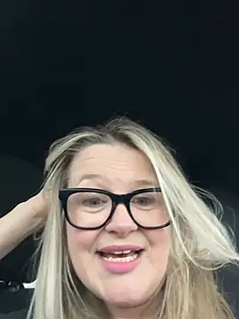 SuzieSub's cam snapshot