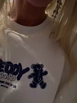 lilly_cherry69's cam snapshot