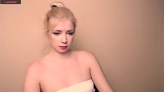 AliceHotty_'s cam snapshot