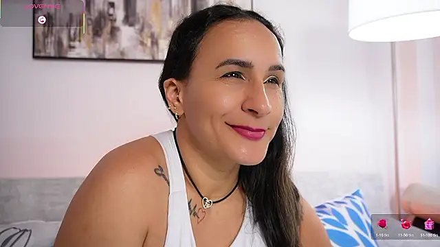 Sara_Charmy's cam snapshot