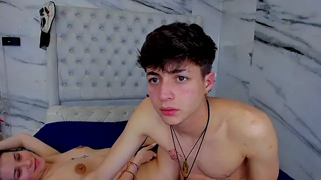 Ari_and_Storm's cam snapshot