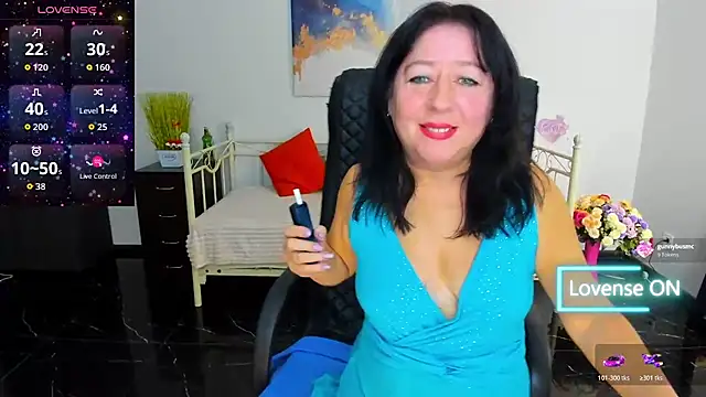 Julia_Dean's cam snapshot