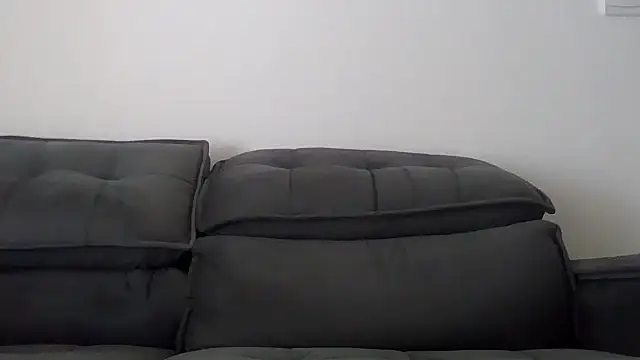 JUNINHOLEKEJR live sex cam