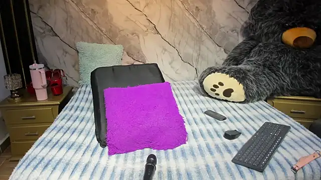 Niyirey1's cam snapshot