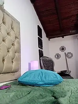 Emily_Castano's cam snapshot