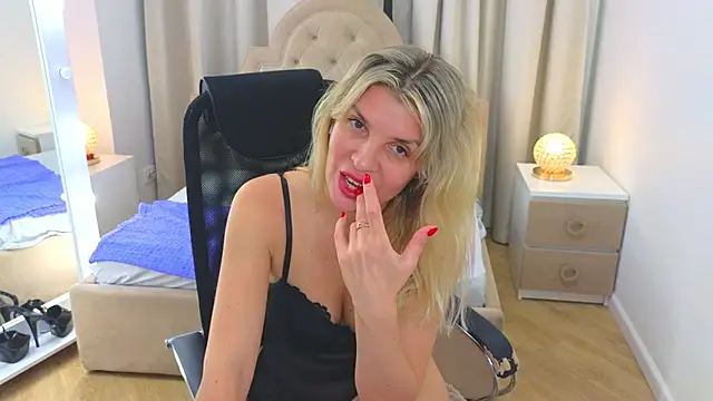 M_I_A_M_I_A's cam snapshot