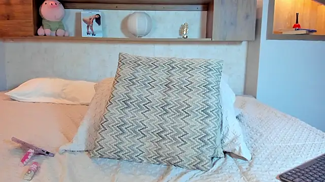 Emilly_Beaumont's cam snapshot