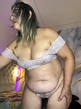 Lucy_Milf_474's cam snapshot