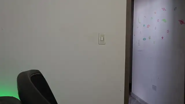 trieone live sex cam