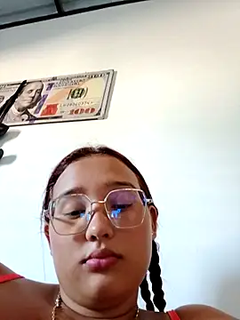 young_dairy01's cam snapshot