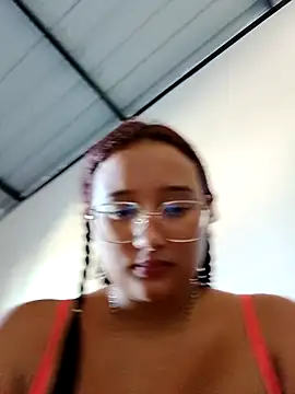 young_dairy01's cam snapshot