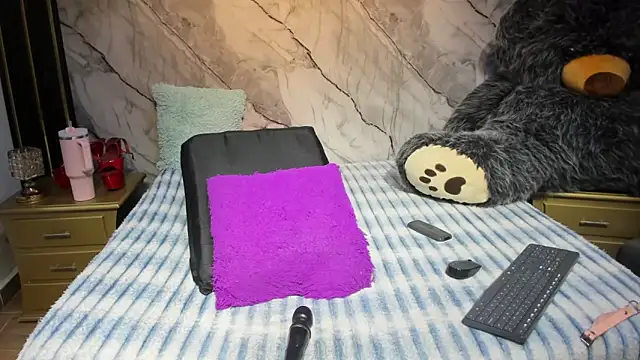 Niyirey1's cam snapshot