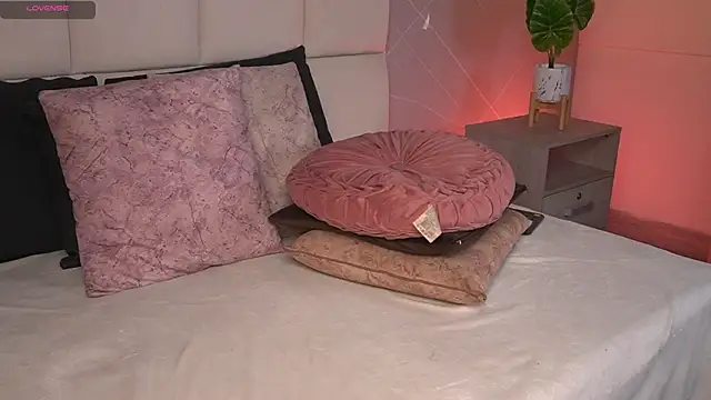 SaraMonroe1's cam snapshot