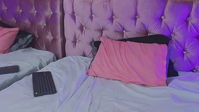 Missy_22_'s cam snapshot