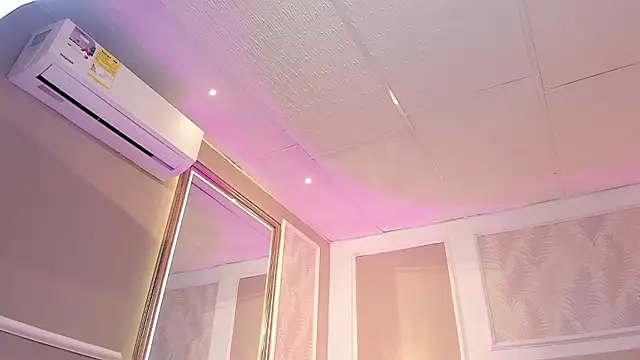 madison_fox1's cam snapshot