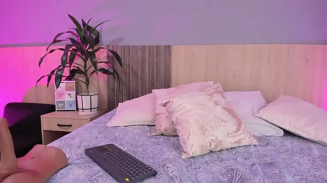 Atenea_Clerk's cam snapshot