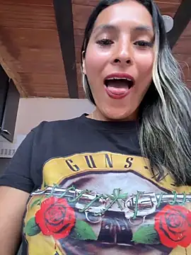 Cami_Leon2's cam snapshot