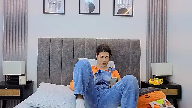 Luciana_Ortiz1's cam snapshot