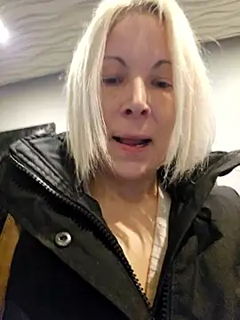 Sunny-Sin live sex cam