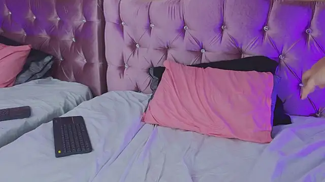 Missy_22_'s cam snapshot