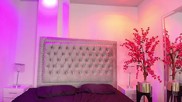 Divinee_Cloe's cam snapshot