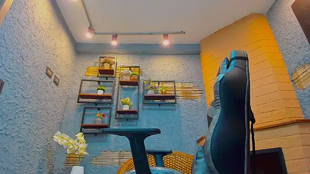 Amy_petitee's cam snapshot