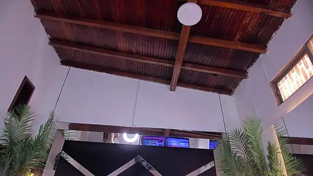 emily-fox's cam snapshot