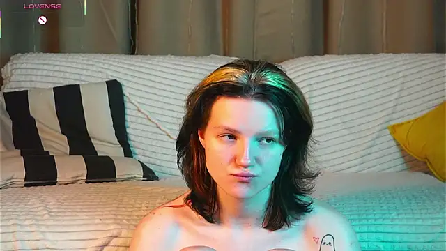 LatinaHuguenin's cam snapshot