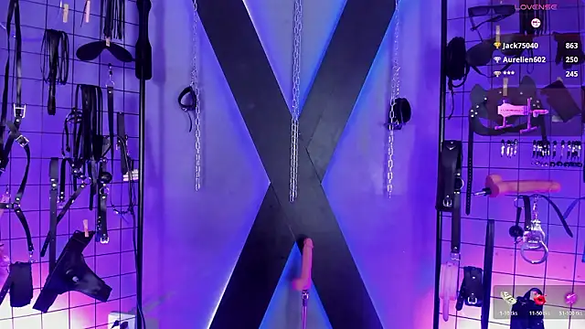 MissKara_Ariana_bdsm's cam snapshot