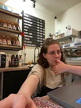 cinnabon_'s cam snapshot