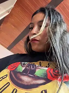 Cami_Leon2's cam snapshot