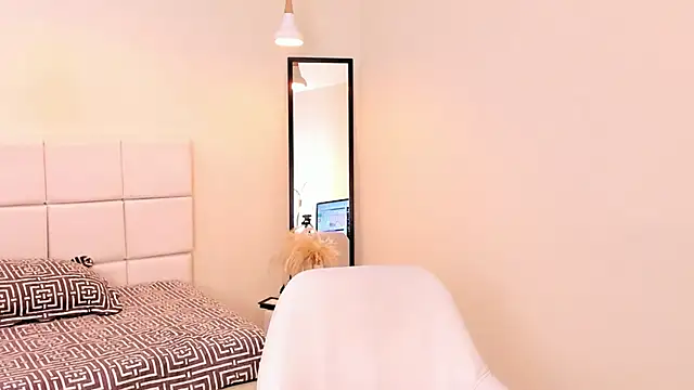 your_khloe's cam snapshot