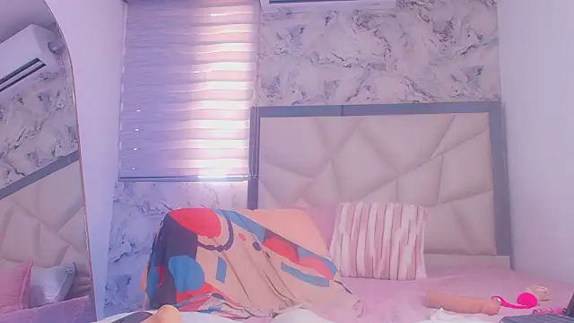 lili_jhonson's cam snapshot