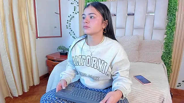 Jade_Nmm's cam snapshot