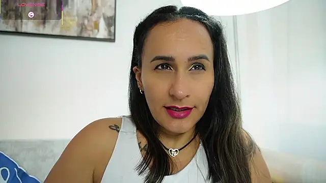 Sara_Charmy's cam snapshot