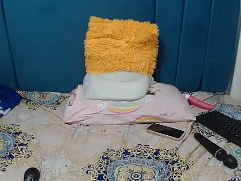 YummyLips19's cam snapshot