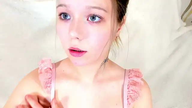 MelMooon's cam snapshot