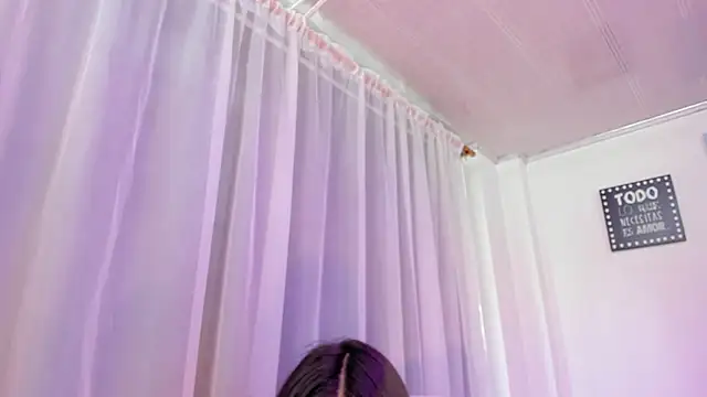 Pretty_Johnson_'s cam snapshot