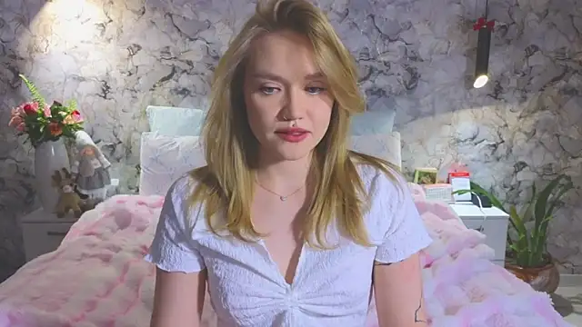 Aurora_Golden1's cam snapshot